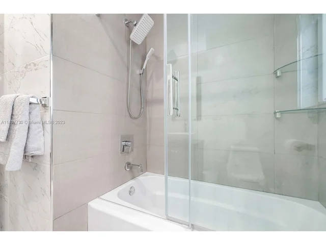 19810 NE 22nd Ave, Miami FL 33180