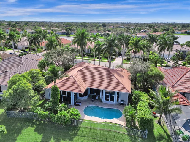 2585 Mayfair Ln, Weston FL 33327