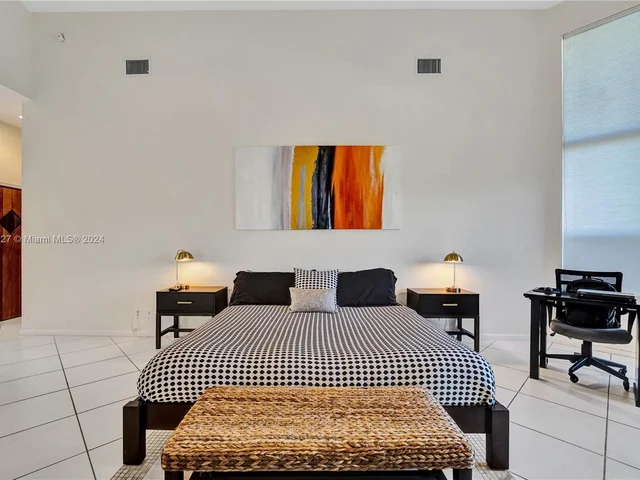 2585 Mayfair Ln, Weston FL 33327