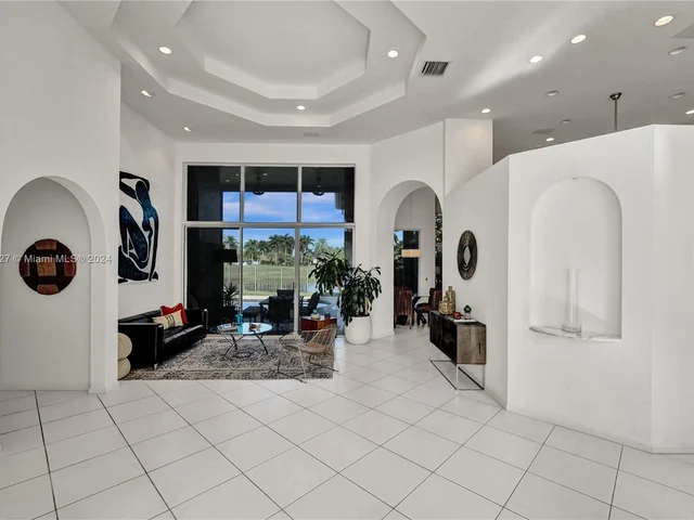 2585 Mayfair Ln, Weston FL 33327