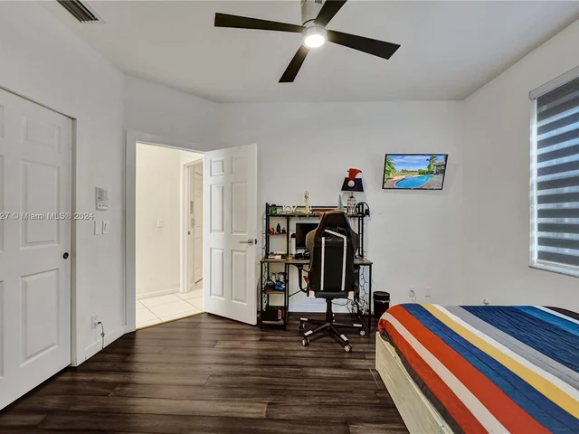 2585 Mayfair Ln, Weston FL 33327