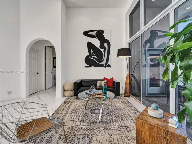 2585 Mayfair Ln, Weston FL 33327