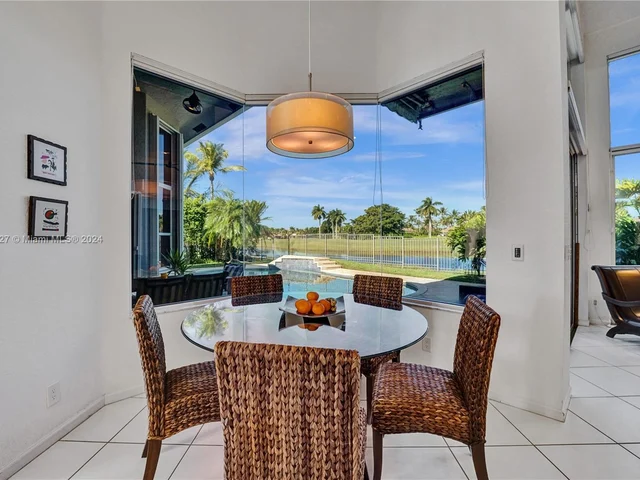 2585 Mayfair Ln, Weston FL 33327