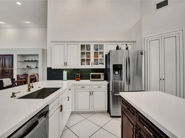 2585 Mayfair Ln, Weston FL 33327