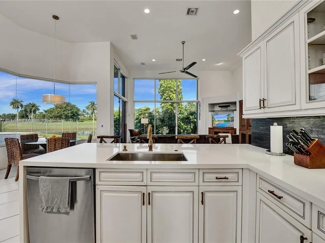 2585 Mayfair Ln, Weston FL 33327