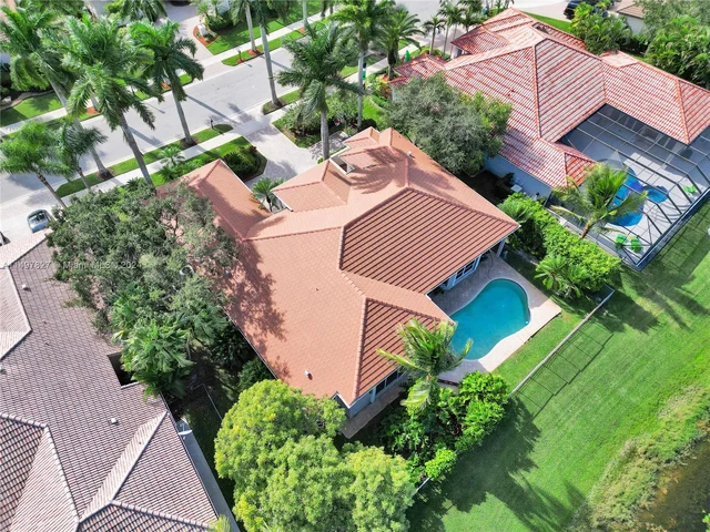 2585 Mayfair Ln, Weston FL 33327