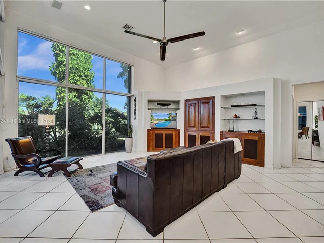 2585 Mayfair Ln, Weston FL 33327