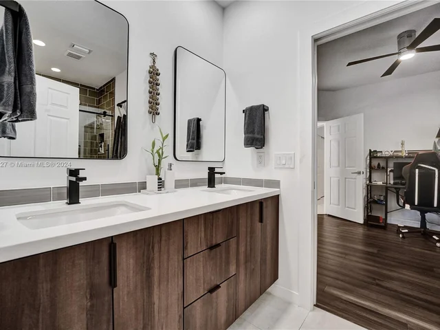 2585 Mayfair Ln, Weston FL 33327