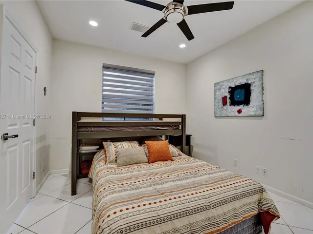 2585 Mayfair Ln, Weston FL 33327