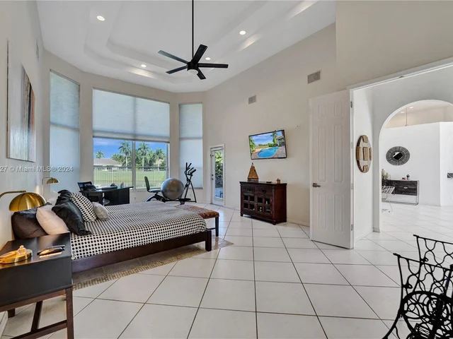 2585 Mayfair Ln, Weston FL 33327