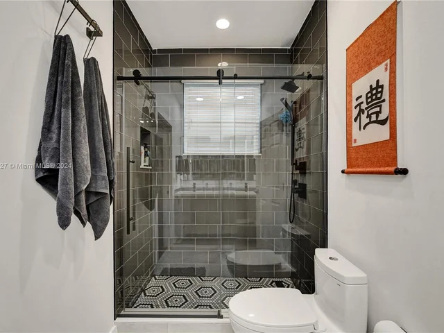 2585 Mayfair Ln, Weston FL 33327