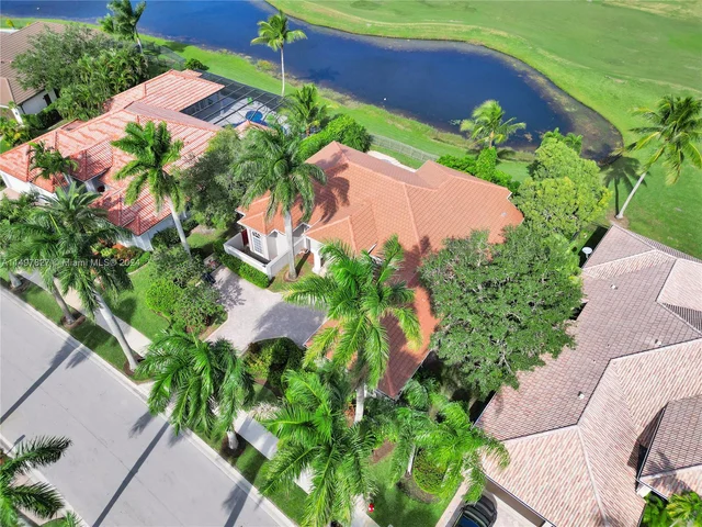 2585 Mayfair Ln, Weston FL 33327