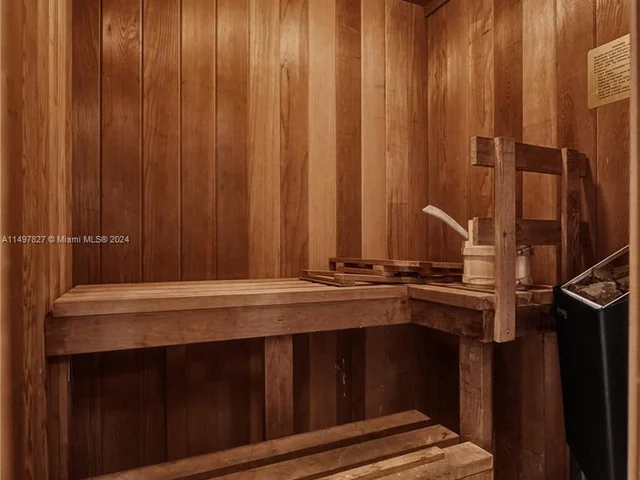 2585 Mayfair Ln, Weston FL 33327