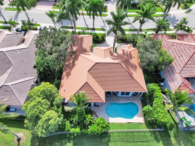 2585 Mayfair Ln, Weston FL 33327