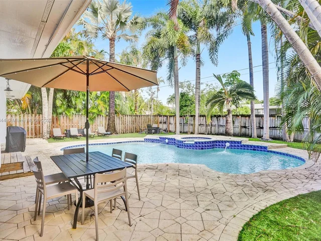 1523 Grant St, Hollywood FL 33020