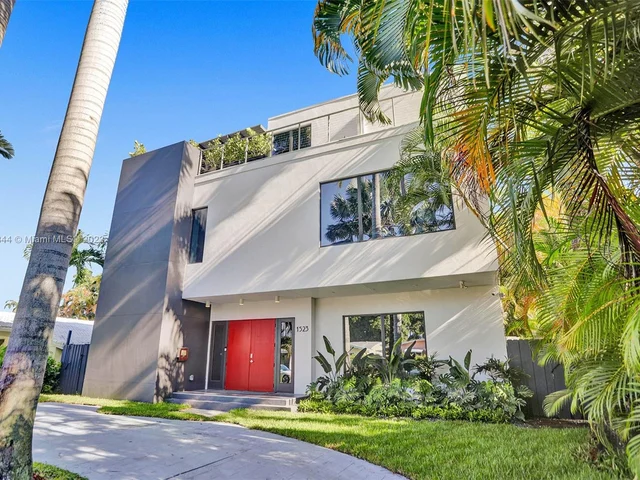 1523 Grant St, Hollywood FL 33020