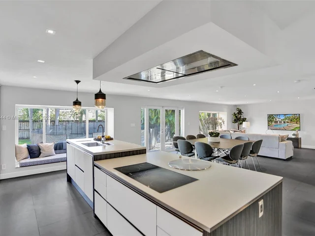 1523 Grant St, Hollywood FL 33020