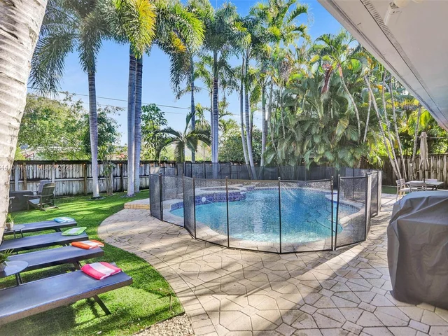 1523 Grant St, Hollywood FL 33020