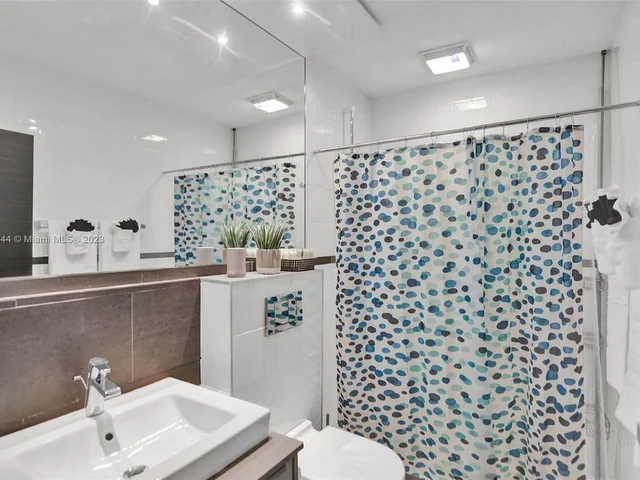 1523 Grant St, Hollywood FL 33020