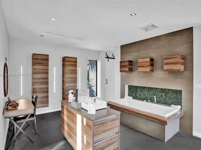 1523 Grant St, Hollywood FL 33020