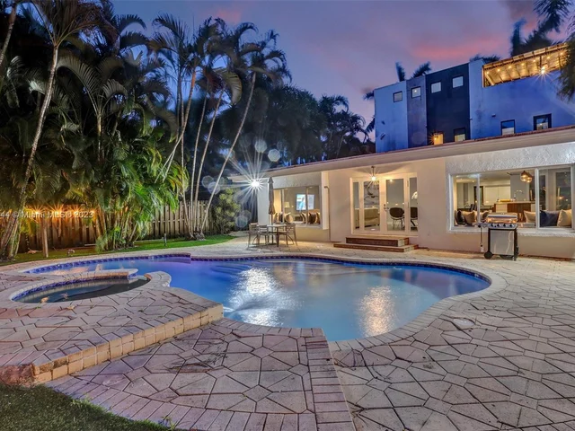 1523 Grant St, Hollywood FL 33020