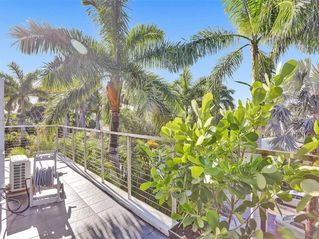 1523 Grant St, Hollywood FL 33020