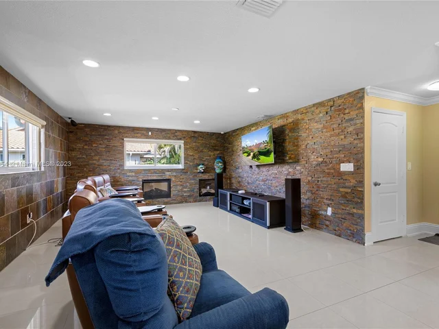 2740 SW 110th Ave, Miami FL 33165