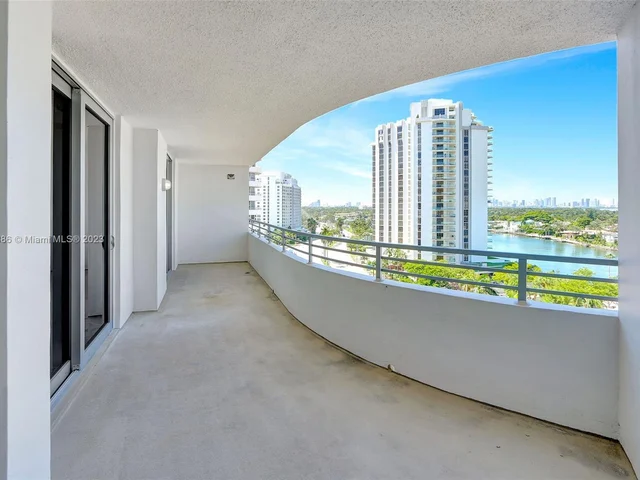 5555 Collins Ave # 11Z, Miami Beach FL 33140