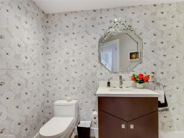 721 Crandon Blvd # 208, Key Biscayne FL 33149