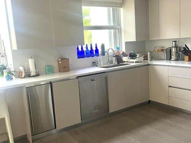 721 Crandon Blvd # 208, Key Biscayne FL 33149