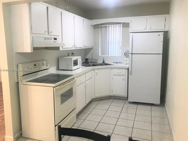 1747 Rodman St # 308, Hollywood FL 33020