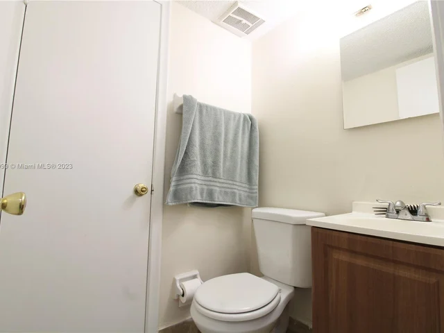 556 NW 114th Ave # 201, Sweetwater FL 33172