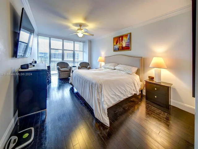 800 Parkview Dr # 1014, Hallandale Beach FL 33009