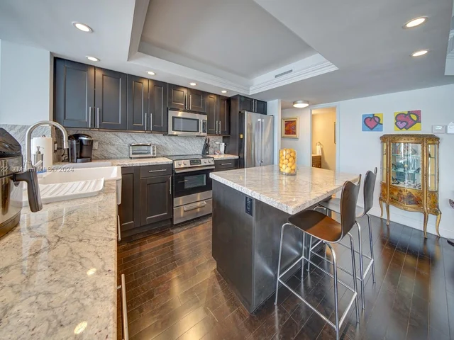 800 Parkview Dr # 1014, Hallandale Beach FL 33009