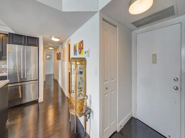 800 Parkview Dr # 1014, Hallandale Beach FL 33009