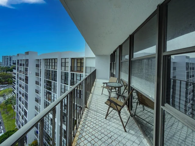 800 Parkview Dr # 1014, Hallandale Beach FL 33009