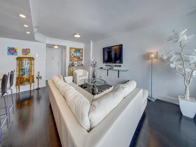 800 Parkview Dr # 1014, Hallandale Beach FL 33009