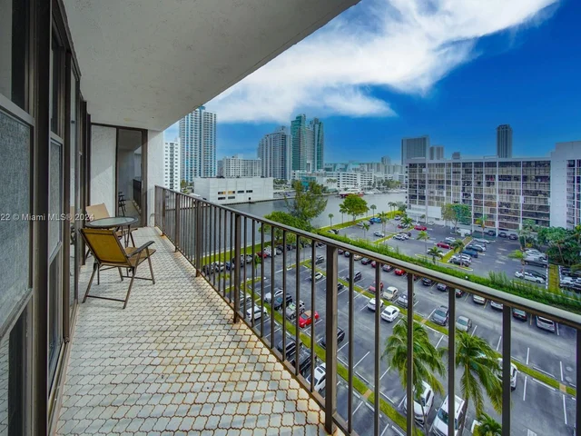 800 Parkview Dr # 1014, Hallandale Beach FL 33009