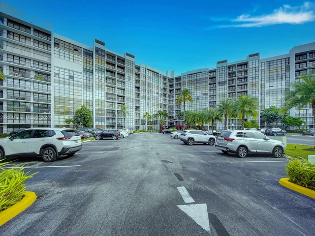 800 Parkview Dr # 1014, Hallandale Beach FL 33009