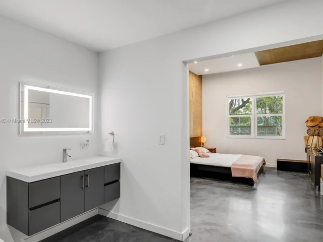 11111 Biscayne Blv # 1F, Miami FL 33181