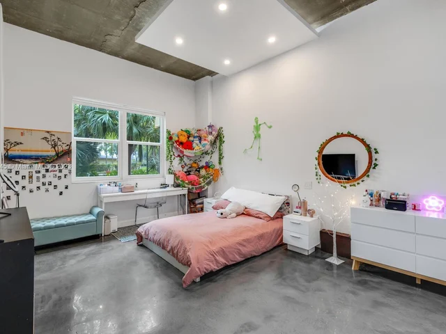 11111 Biscayne Blv # 1F, Miami FL 33181