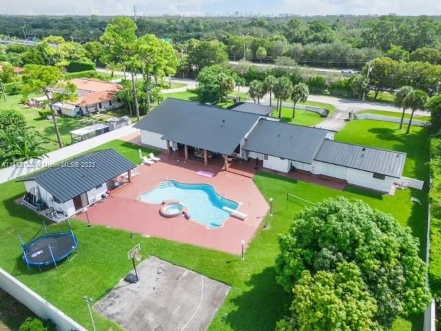 7720 SW 77th Ave, Miami FL 33143