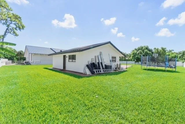 7720 SW 77th Ave, Miami FL 33143