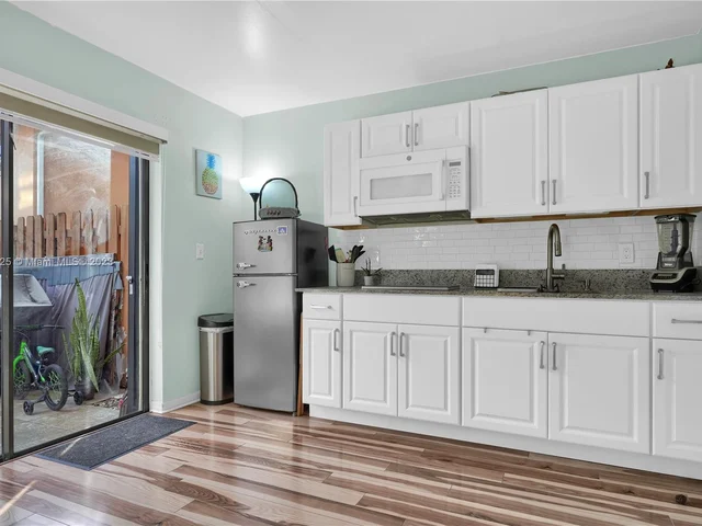 9846 Hammocks Blvd # 105, Miami FL 33196