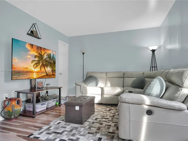 9846 Hammocks Blvd # 105, Miami FL 33196