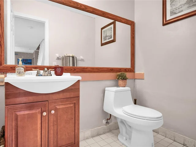 9846 Hammocks Blvd # 105, Miami FL 33196