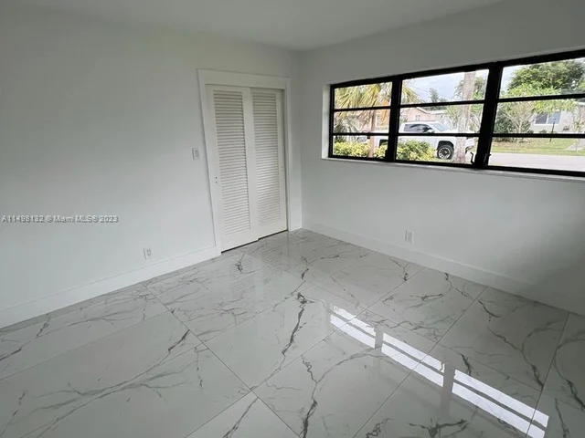 5840 SW 14th St, Plantation FL 33317