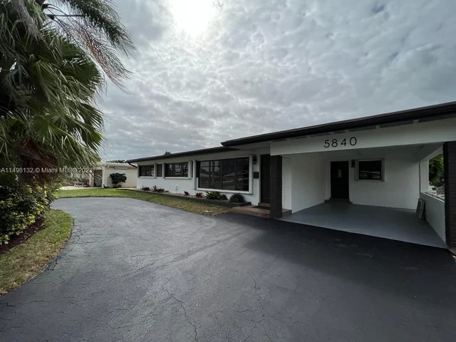 5840 SW 14th St, Plantation FL 33317