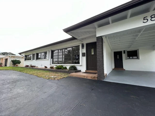 5840 SW 14th St, Plantation FL 33317