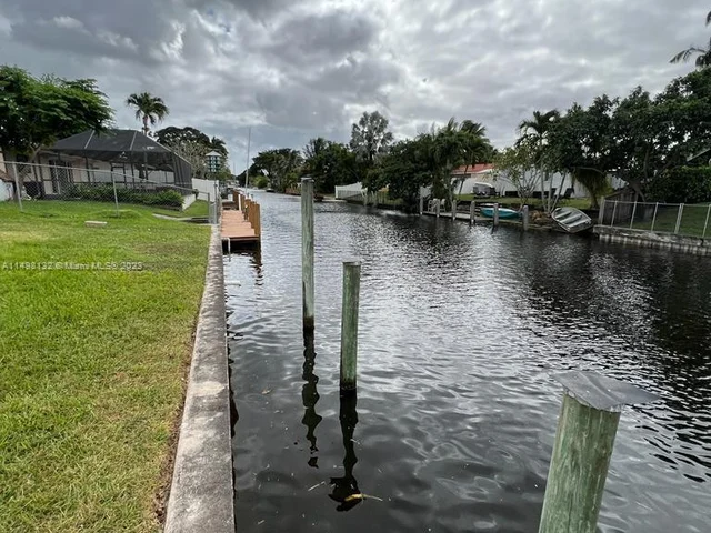 5840 SW 14th St, Plantation FL 33317